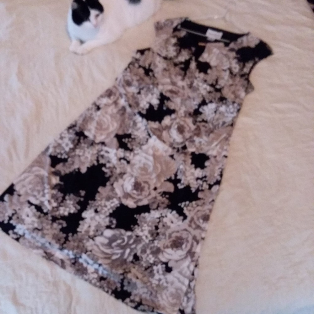 Northstyle floral dress with keyhole neckline